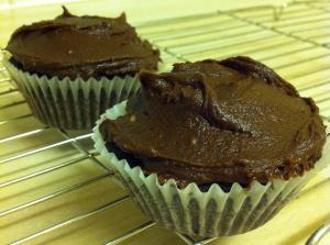 Chocolate cakes with chocolate fudge topping Chocolate cakes with chocolate fudge topping
